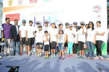 Srimanthudu Movie Team at HBC Chak De India Ride